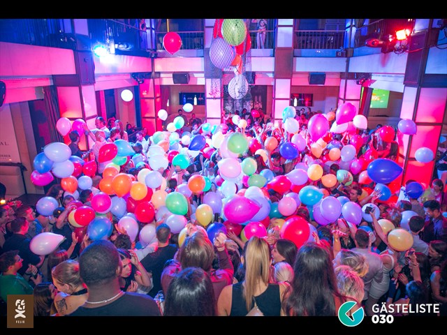 Partypics Felix Club 25.07.2014 Crazy Balloon - Wir lassen die Ballons mit Geschenken von der Decke fallen!